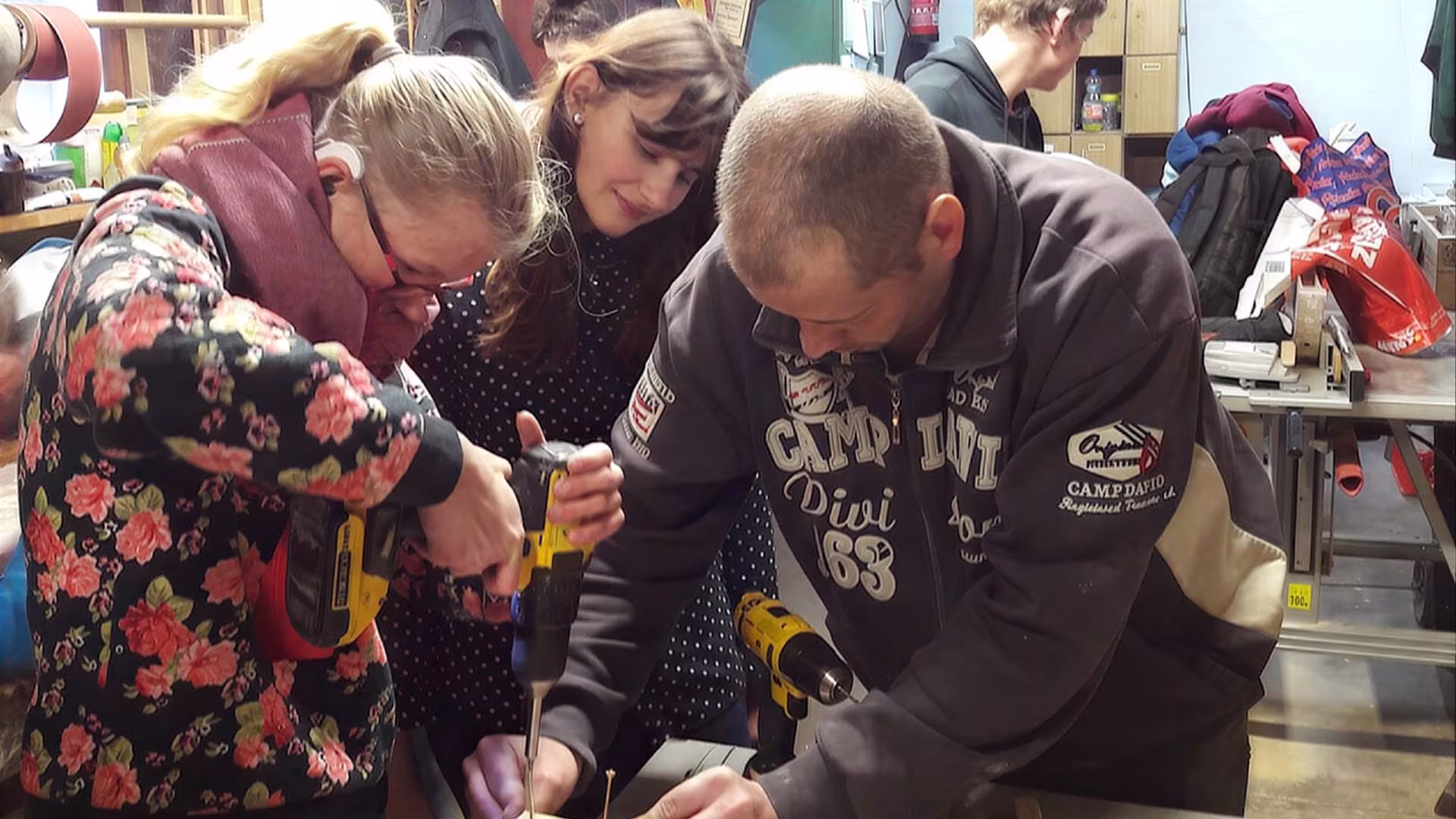 Junge Baumeister am Werk – Bild 1